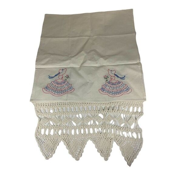 Vintage Embroidery Hand-quilted Sunbonnet Table Runner W Wide Heavy Lace Trim - Picture 1 of 4